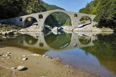 Şeytan'ın Köprüsü Ardino town, Bulgaristan yakınındaki görünümünü g