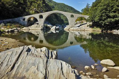 Şeytan'ın Köprüsü Ardino town, Bulgaristan yakınındaki görünümünü g