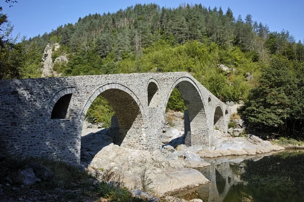 Niesamowity widok diabelski most w pobliżu miejscowości Ardino, Bułgaria — Zdjęcie stockowe