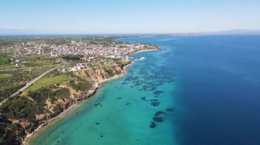 Nea Fokea, Chalkidiki, Orta Makedonya ve Yunanistan yakınlarındaki Kassandra kıyı şeridinin inanılmaz manzarası