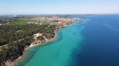 Nea Fokea, Chalkidiki, Orta Makedonya ve Yunanistan yakınlarındaki Kassandra kıyı şeridinin inanılmaz manzarası