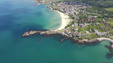 Bulgaristan 'ın Burgaz Bölgesi' ndeki Lozenets kasabası yakınlarındaki Karadeniz kıyılarının hava manzarası 