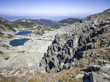 Musalenski göllerinin muhteşem yaz manzarası, Rila dağı, Bulgaristan