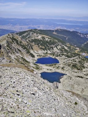 Musalenski göllerinin muhteşem yaz manzarası, Rila dağı, Bulgaristan