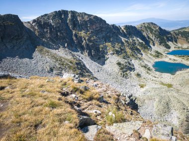 Musalenski göllerinin muhteşem yaz manzarası, Rila dağı, Bulgaristan