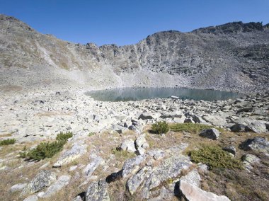 Musalenski göllerinin muhteşem yaz manzarası, Rila dağı, Bulgaristan
