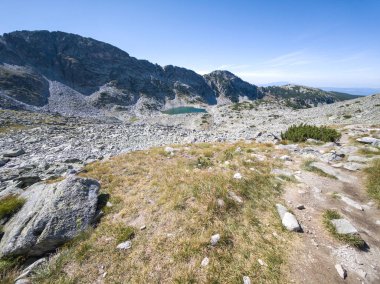 Musalenski göllerinin muhteşem yaz manzarası, Rila dağı, Bulgaristan