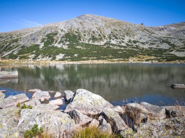 Musalenski göllerinin muhteşem yaz manzarası, Rila dağı, Bulgaristan