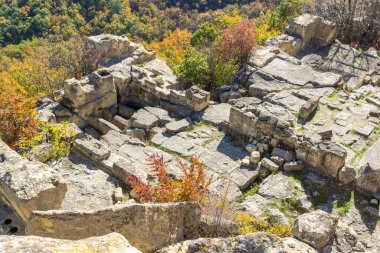 Bulgaristan 'ın Kardzhali Bölgesi, Perperikon antik Trakya kentinin sonbahar manzarası