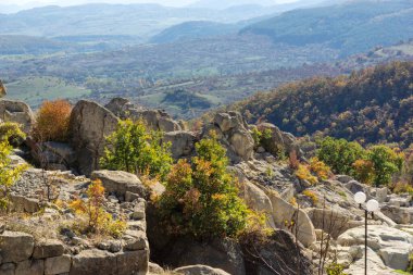 Bulgaristan 'ın Kardzhali Bölgesi, Perperikon antik Trakya kentinin sonbahar manzarası
