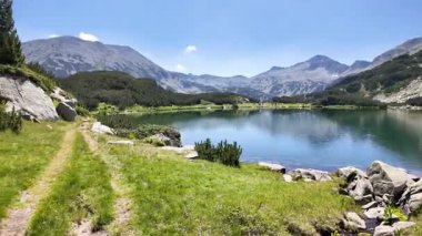 Bulgaristan 'ın Banderitsa bölgesindeki Pirin Dağı' nın şaşırtıcı yaz manzarası