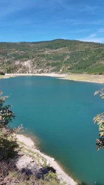 Sırbistan 'ın Stara Planina Dağı' ndaki Zavojsko Gölü 'nün (Zavojsko jezero) muhteşem manzarası