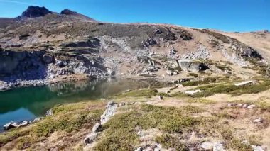 Bulgaristan 'ın Malyovitsa Gölleri yakınlarındaki Rila Dağı' nın sonbahar manzarası