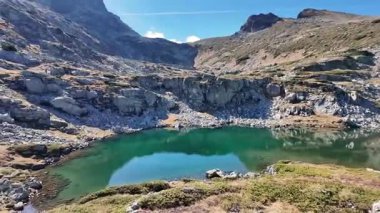 Bulgaristan 'ın Malyovitsa Gölleri yakınlarındaki Rila Dağı' nın sonbahar manzarası