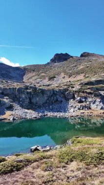 Bulgaristan 'ın Malyovitsa Gölleri yakınlarındaki Rila Dağı' nın sonbahar manzarası