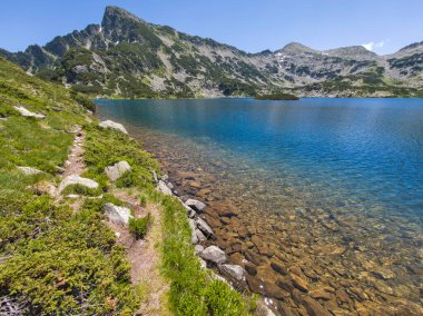 Bulgaristan 'ın Popovo Gölü yakınlarındaki Pirin Dağı' nın İnanılmaz Yaz Manzarası
