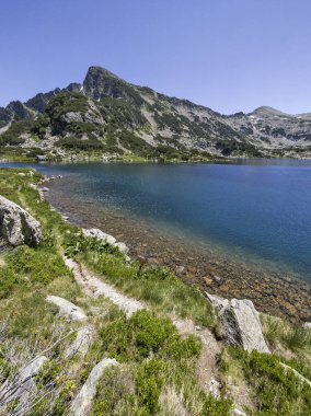 Bulgaristan 'ın Popovo Gölü yakınlarındaki Pirin Dağı' nın İnanılmaz Yaz Manzarası