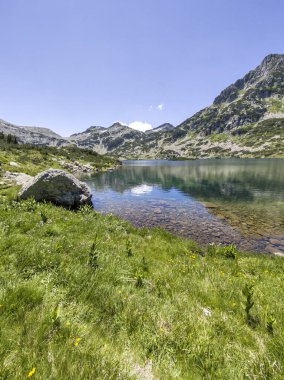 Bulgaristan 'ın Popovo Gölü yakınlarındaki Pirin Dağı' nın İnanılmaz Yaz Manzarası