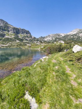Bulgaristan 'ın Popovo Gölü yakınlarındaki Pirin Dağı' nın İnanılmaz Yaz Manzarası