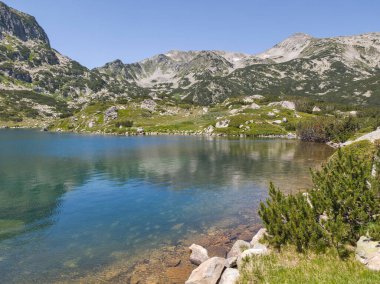 Bulgaristan 'ın Popovo Gölü yakınlarındaki Pirin Dağı' nın İnanılmaz Yaz Manzarası