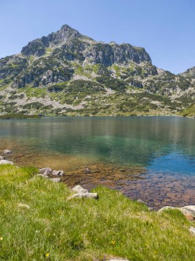 Bulgaristan 'ın Popovo Gölü yakınlarındaki Pirin Dağı' nın İnanılmaz Yaz Manzarası