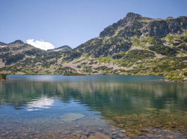 Bulgaristan 'ın Popovo Gölü yakınlarındaki Pirin Dağı' nın İnanılmaz Yaz Manzarası