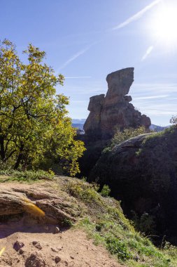 Belogradchik Kayalıkları, Vidin Bölgesi, Bulgaristan 'ın İnanılmaz Sonbahar Manzarası