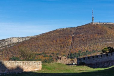 Belogradchik Kayalıkları, Vidin Bölgesi, Bulgaristan 'ın İnanılmaz Sonbahar Manzarası