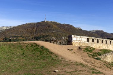 Belogradchik Kayalıkları, Vidin Bölgesi, Bulgaristan 'ın İnanılmaz Sonbahar Manzarası