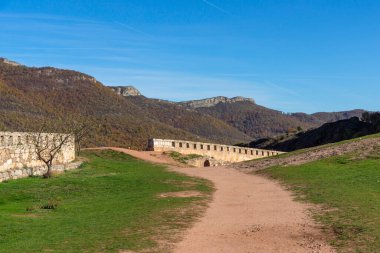 Belogradchik Kayalıkları, Vidin Bölgesi, Bulgaristan 'ın İnanılmaz Sonbahar Manzarası