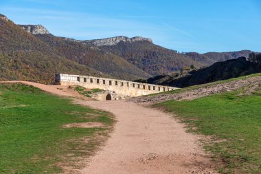 Belogradchik Kayalıkları, Vidin Bölgesi, Bulgaristan 'ın İnanılmaz Sonbahar Manzarası