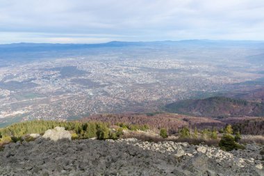 Bulgaristan 'ın Kamen Del zirvesi yakınlarındaki Vitosha Dağı' nın şaşırtıcı sonbahar manzarası