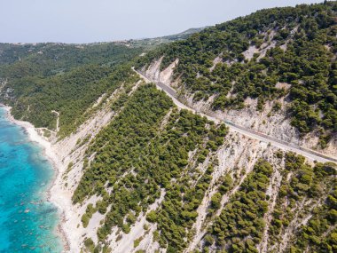 Lefkada 'nın Pefkoulia plajı yakınlarındaki inanılmaz hava manzarası, İyon Adaları, Yunanistan