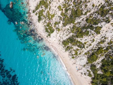 Lefkada 'nın Pefkoulia plajı yakınlarındaki inanılmaz hava manzarası, İyon Adaları, Yunanistan