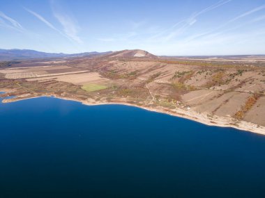 Bulgaristan 'ın Montana bölgesindeki Ogosta Barajı' nın Sonbahar Havası manzarası