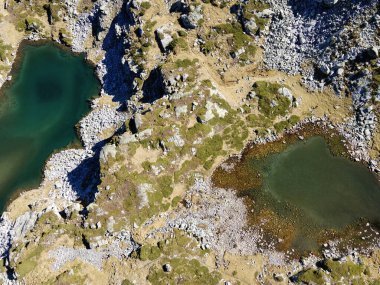 Bulgaristan 'ın Malyovitsa Gölleri yakınlarındaki Rila Dağı' nın Sonbahar Havası manzarası