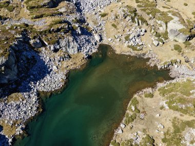 Bulgaristan 'ın Malyovitsa Gölleri yakınlarındaki Rila Dağı' nın Sonbahar Havası manzarası