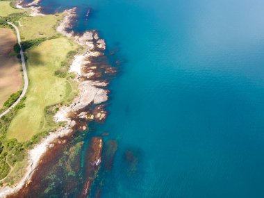 Bulgaristan 'ın Burgaz Bölgesi' nin Varvara kasabası yakınlarındaki Karadeniz kıyı şeridinin hava manzarası