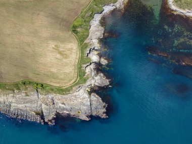 Bulgaristan 'ın Burgaz Bölgesi' nin Varvara kasabası yakınlarındaki Karadeniz kıyı şeridinin hava manzarası