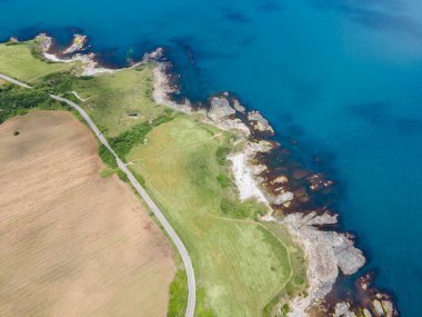 Bulgaristan 'ın Burgaz Bölgesi' nin Varvara kasabası yakınlarındaki Karadeniz kıyı şeridinin hava manzarası