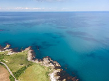 Bulgaristan 'ın Burgaz Bölgesi' nin Varvara kasabası yakınlarındaki Karadeniz kıyı şeridinin hava manzarası