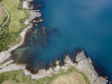 Bulgaristan 'ın Burgaz Bölgesi' nin Varvara kasabası yakınlarındaki Karadeniz kıyı şeridinin hava manzarası