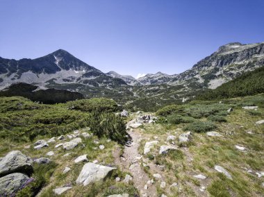 Bulgaristan 'ın Banski Gölleri yakınlarındaki Pirin Dağı' nın İnanılmaz Yaz manzarası