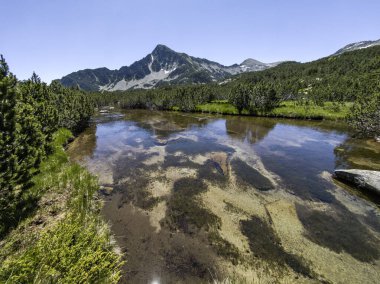 Bulgaristan 'ın Banski Gölleri yakınlarındaki Pirin Dağı' nın İnanılmaz Yaz manzarası