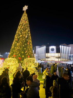 SOFYA, BULGARIA - 13 Eylül 2025: Bulgaristan 'ın Sofya Şehir Merkezi' nin panoramik gece manzarası