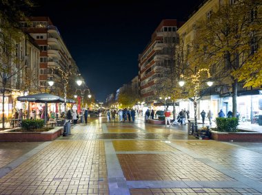 SOFYA, BULGARIA - 13 Eylül 2025: Bulgaristan 'ın Sofya Şehir Merkezi' nin panoramik gece manzarası