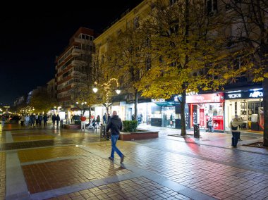 SOFYA, BULGARIA - 13 Eylül 2025: Bulgaristan 'ın Sofya Şehir Merkezi' nin panoramik gece manzarası