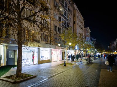 SOFYA, BULGARIA - 13 Eylül 2025: Bulgaristan 'ın Sofya Şehir Merkezi' nin panoramik gece manzarası