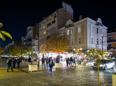 SOFYA, BULGARIA - 13 Eylül 2025: Bulgaristan 'ın Sofya Şehir Merkezi' nin panoramik gece manzarası