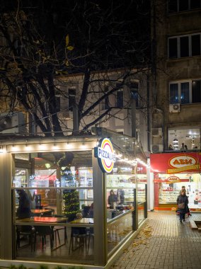 SOFYA, BULGARIA - 13 Eylül 2025: Bulgaristan 'ın Sofya Şehir Merkezi' nin panoramik gece manzarası